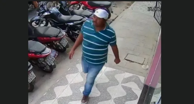 Vídeo: Homem é flagrado rondando e depois realizando furto de bolsa com celular e objetos pessoais de trabalhador, em Patos