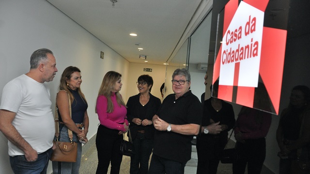 João Azevêdo visita Casa da Cidadania do Governo no Partage Shopping e destaca importância do equipamento para Campina e região