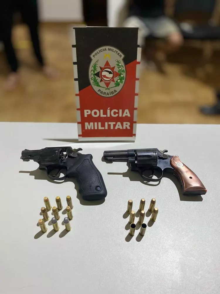 Polícia Militar prende suspeitos de tentativa de homicídio em Patos e apreende armas e veículo adulterado