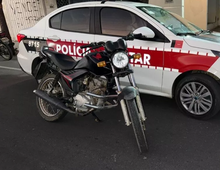 Polícia Militar recupera motocicleta com restrição de roubo em São Mamede