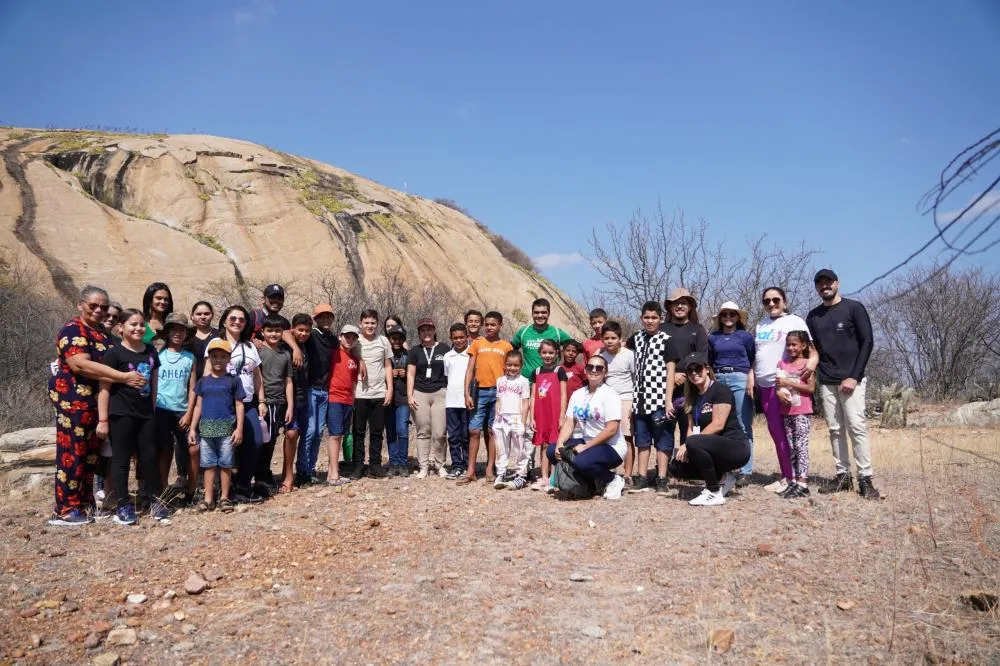 Crianças do CRAS Matheus Leitão participam de trilha ecológica na abertura da Semana da Árvore em Patos