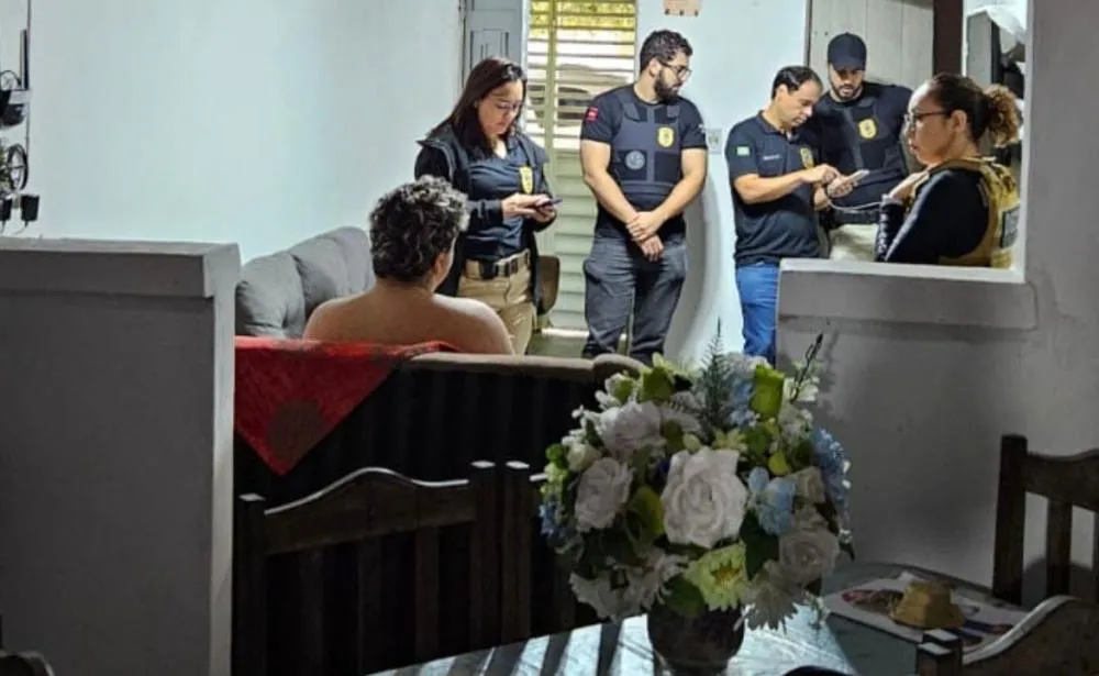 Jovem é preso por planejar massacres em escolas e manter adolescentes como “escravas sexuais”