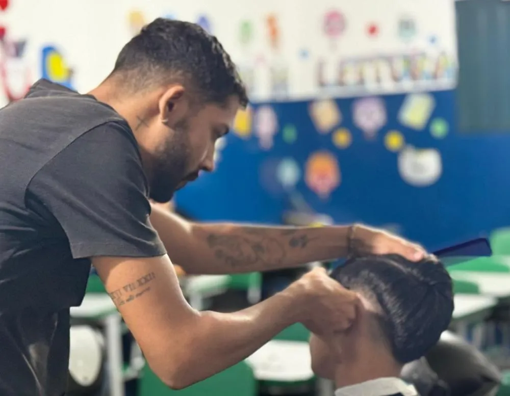 Prefeitura de Patos promove capacitação de jovens e adultos com curso de barbeiro