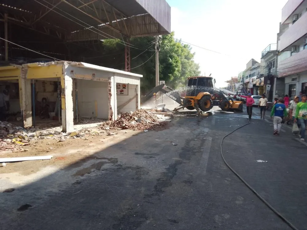 Infraestrutura executa serviços de limpeza e manutenção em Patos