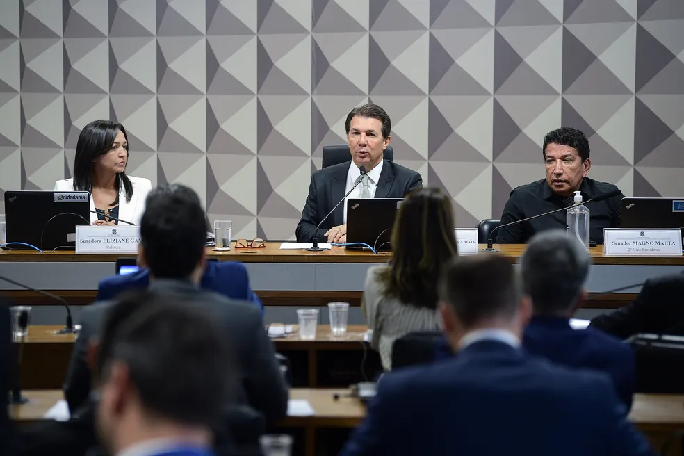 CPI dos Atos Golpistas vota primeiras convocações nesta terça, e presidente se reúne com Moraes 
