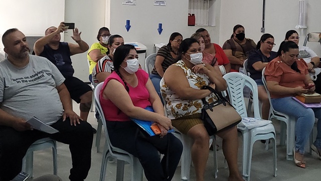  Pacientes aptos a cirurgia bariátrica recebem orientações sobre procedimentos pré e pós operatório