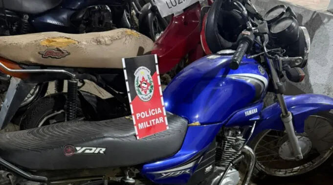 Polícia Militar recupera moto com restrição de roubo/furto em Patos