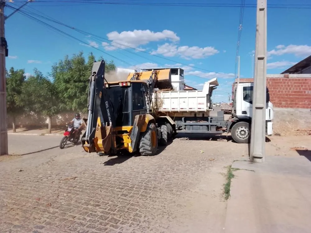 Prefeitura de Patos intensifica serviços de infraestrutura e limpeza urbana