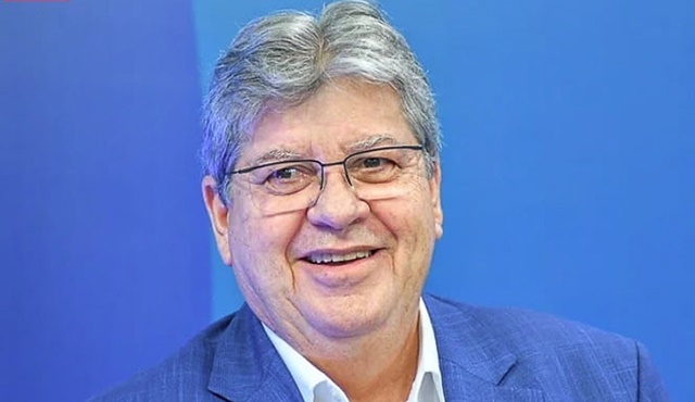João Azevêdo é submetido a procedimento de cateterismo cardíaco 