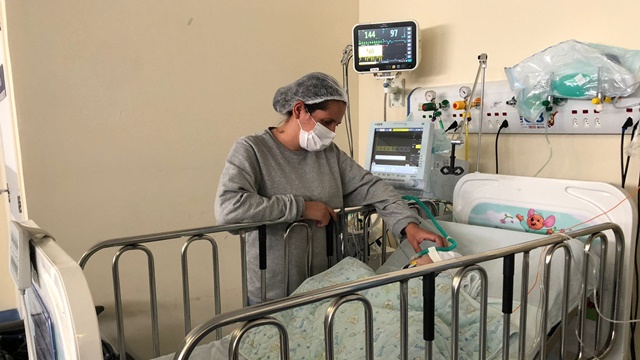 Bebê retorna à Paraíba para tratamento no Hospital Metropolitano em primeira missão fora do estado da aeronave do Coração Paraibano 