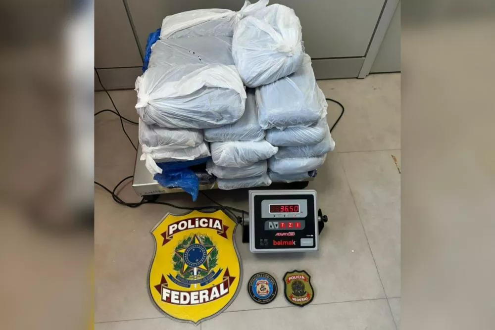 Mulher é presa com mais de 36 kg de maconha durante fiscalização da Polícia Federal no Aeroporto Castro Pinto, na Grande João Pessoa