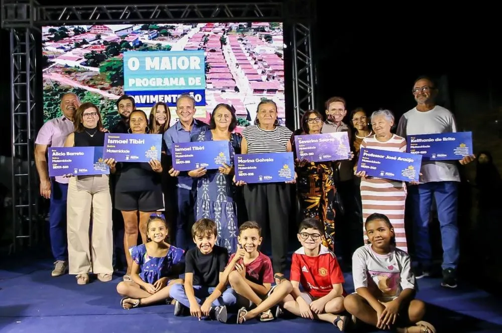 Prefeitura de Patos entrega mais 7 ruas calçadas no bairro Jardim Redenção