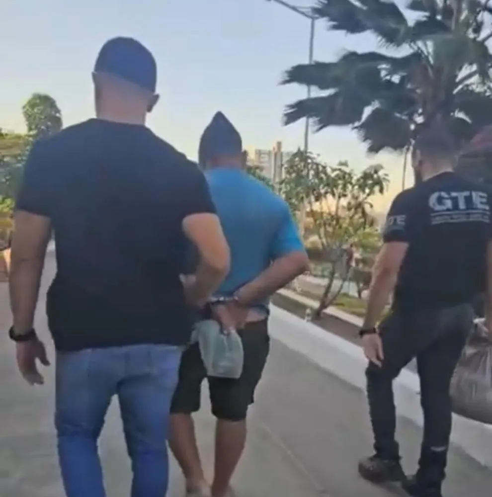 Cruel: Homem é preso em flagrante por tentar matar companheira idosa e deficiente visual com espingarda e choques elétricos, na Paraíba - Video 