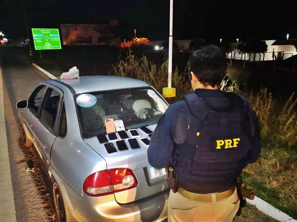PRF na Paraíba recupera três veículos, 13 celulares e seis pessoas são detidas em ocorrências criminais