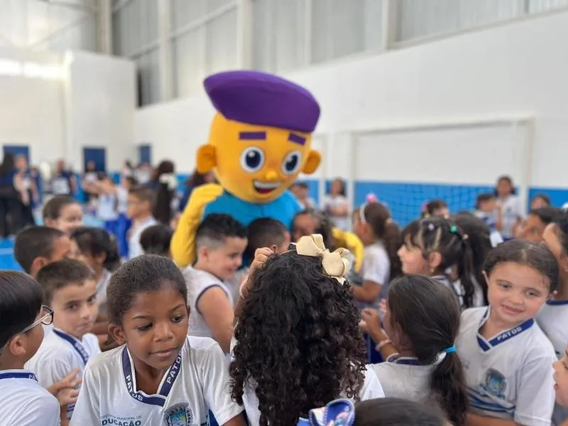 Procon/Patos realiza apresentação do Mascote Fiscal Mirim para alunos da Rede Municipal de Ensino