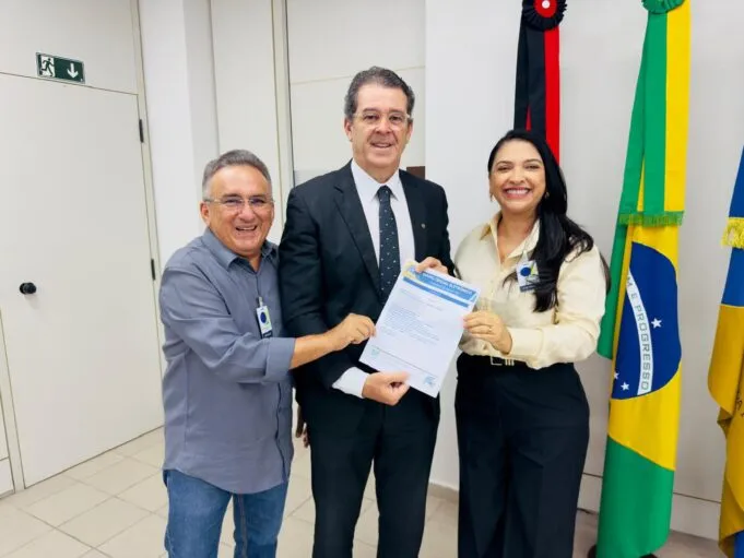 Prefeita de Malta, Ana Peixoto, e líder político Nael Rosa recebem agradecimentos do Judiciário por apoio ao TRE