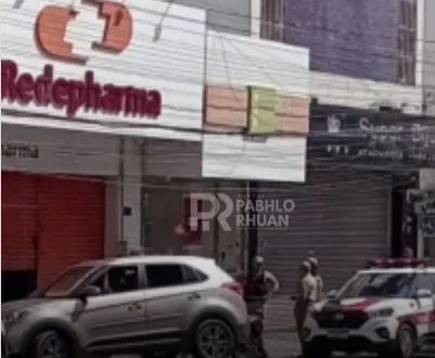Criminosos invadem Farmacia durante a madrugada deste domingo (9) na Rua Pedro Firmino, em frente ao Banco Bradesco, no Centro de Patos 