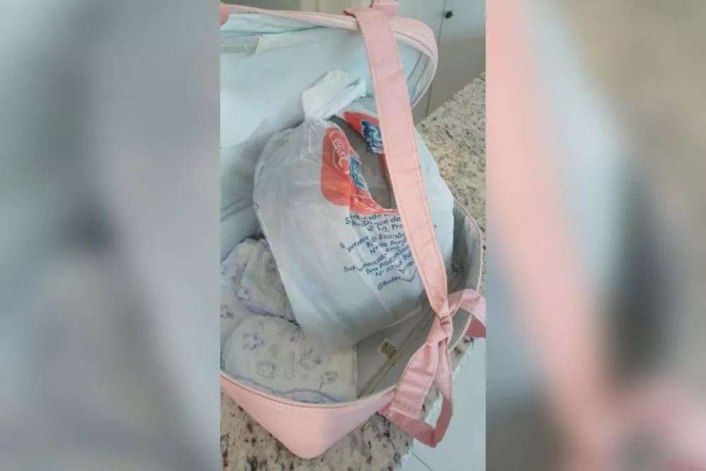 PRF apreende 1,2 kg de maconha escondidos em bolsa de maternidade dentro de ônibus e prende mulher em São Mamede