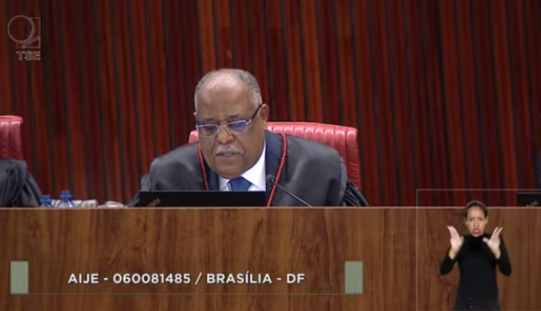VIDEO: TSE: relator vota para condenar Jair Bolsonaro à inelegibilidade até 2030
