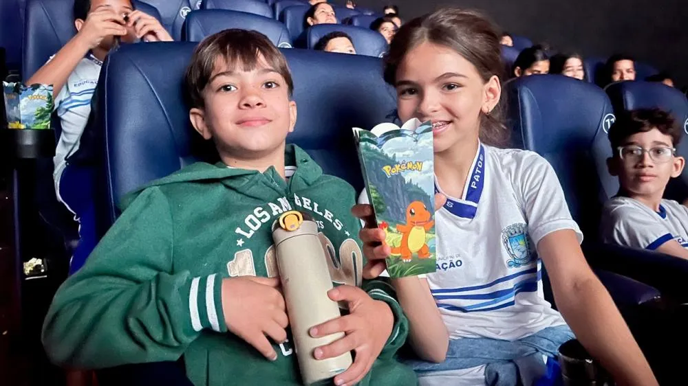 Prefeitura de Patos reconhece desempenho de 3,6 mil alunos da rede municipal com sessões de cinema