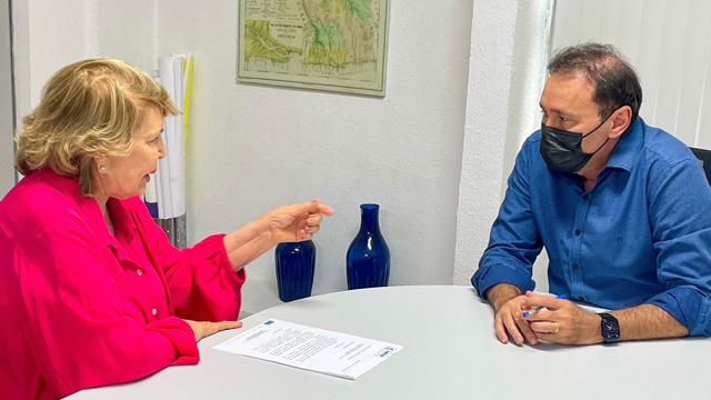 Secretário confirma à deputada Francisca Motta projeto para restauração asfáltica da Serra de Teixeira
