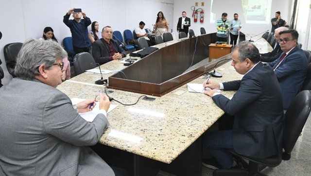 João Azevêdo recebe superintendente da Sudene e discute ações de desenvolvimento para o Nordeste