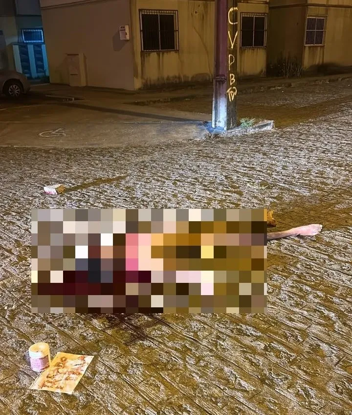 Cadeirante é assassinado após ser retirado de dentro de casa e bilhete com frase ‘tarado é bala’ é deixado na cena do crime
