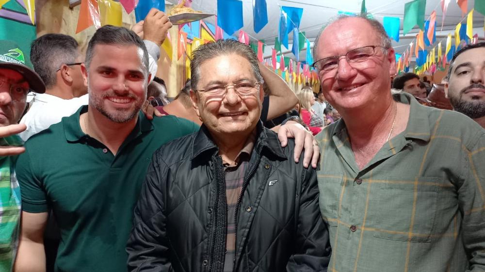 Adriano Galdino participa da tradicional festa de São Pedro em Pariri e reafirma compromisso com o município 