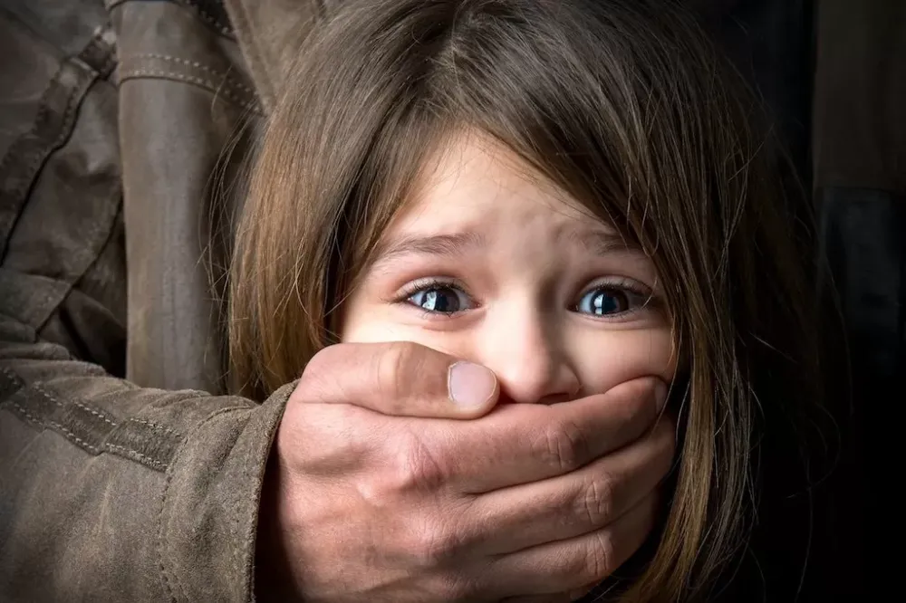 Mãe de garotinha de 9 anos diz que pedófilo preso em Patos perseguiu sua filha e acariciou as partes íntimas quando estava com ela