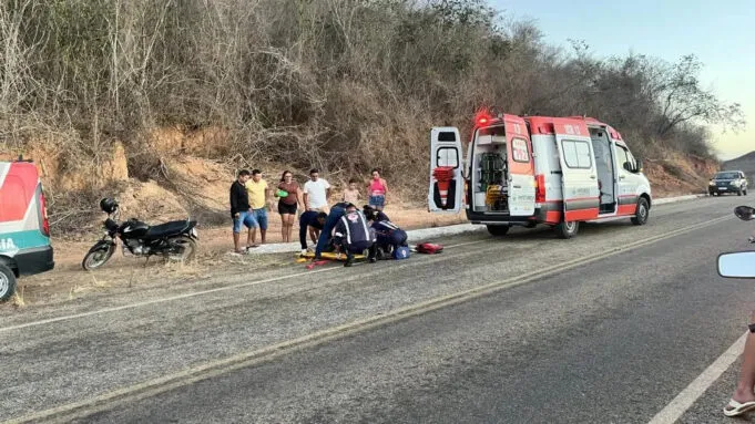 Homem sofre crise epiléptica e cai da garupa de moto em Matureia