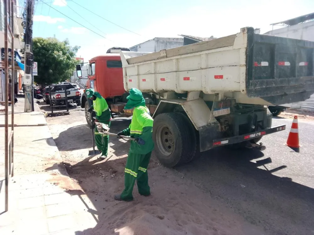 SEINFRA avança com obras e serviços de manutenção em diversos bairros de Patos