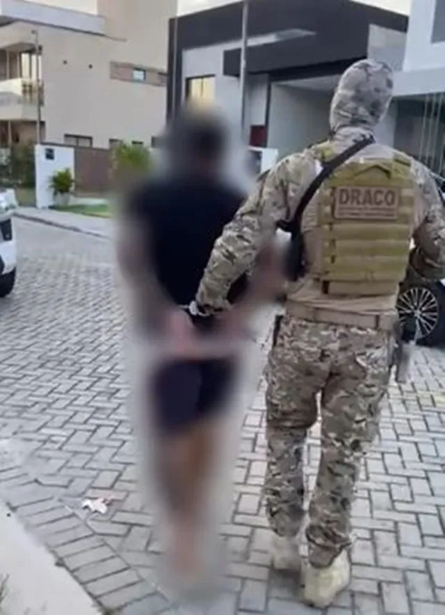 Dez pessoas são presas em condomínio de luxo durante operação que mira grupo criminoso na Grande João Pessoa