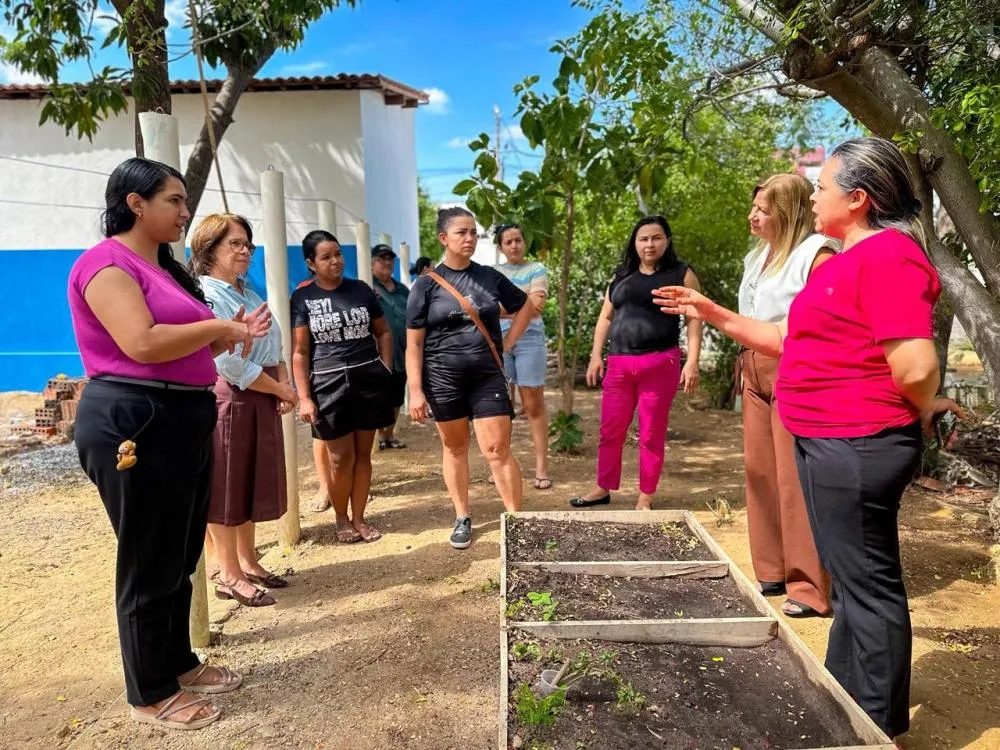Famílias conhecem área verde da Creche e contribuem com o desemparedamento e pátio naturalizado, em parceria com a Urban95