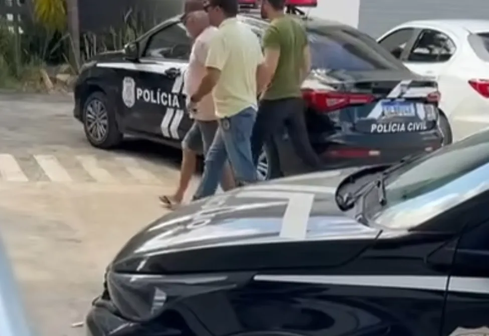 Ex-vereador de cidade paraibana é preso em flagrante após agredir cachorro - Video 