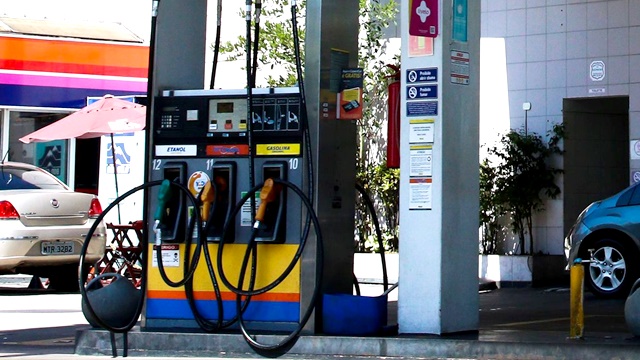 Petrobras anuncia redução nos preços da gasolina e do gás de cozinha 
