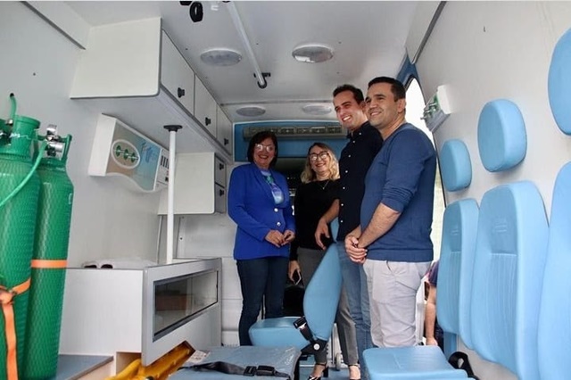Vice-governador entrega ambulância do Programa Coração Paraibano ao Hospital Regional de Queimadas 