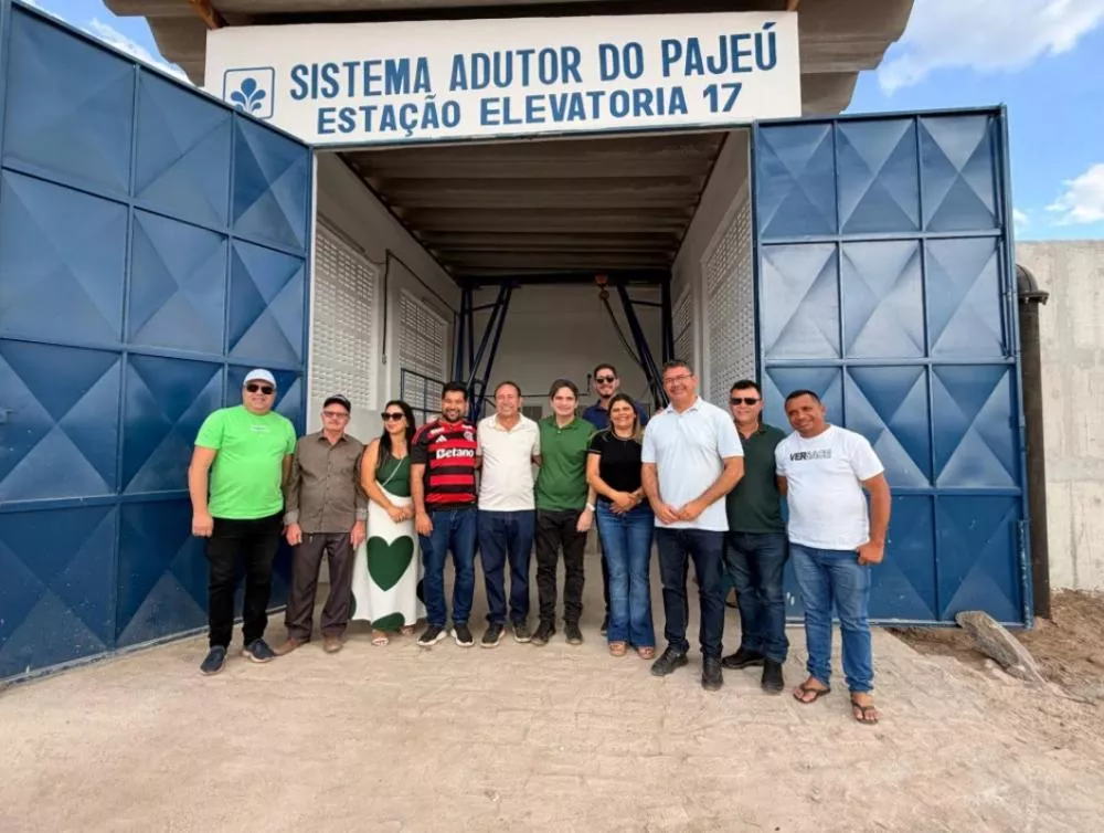 Murilo Galdino comemora reta final de obras da Adutora do Pajeú em Teixeira