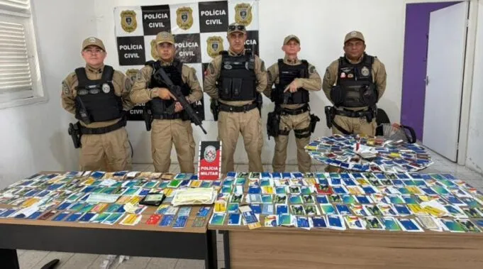 PM apreende mais de 300 cartões e prende dono de bar acusado de agiotagem em Pombal