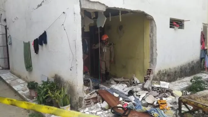 Vazamento de gás de cozinha causa explosão em apartamento e deixa homem ferido em João Pessoa