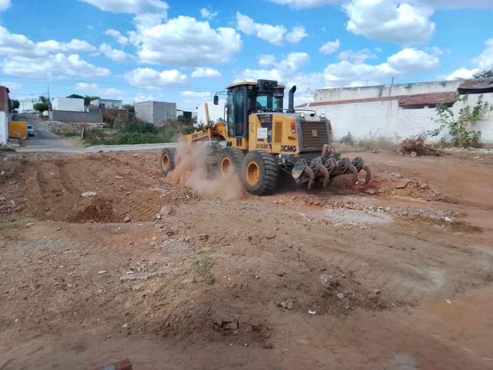 Prefeitura de Patos executa serviços urbanos com ações concentradas no bairro Geralda Medeiros