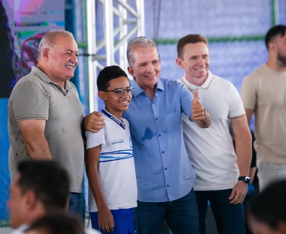 Prefeitura de Patos realiza nova entrega de óculos do Projeto Novos Olhares nas escolas municipais