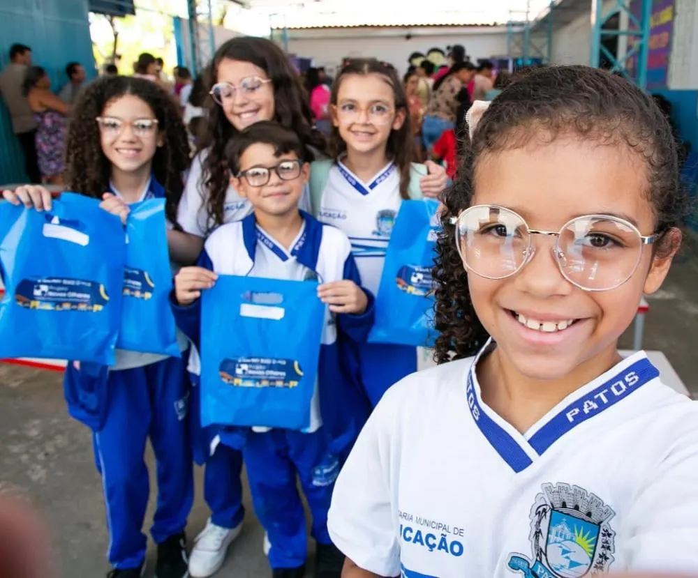 Projeto Novos Olhares retoma atendimento nas escolas e entrega 70 novos óculos a estudantes da rede municipal