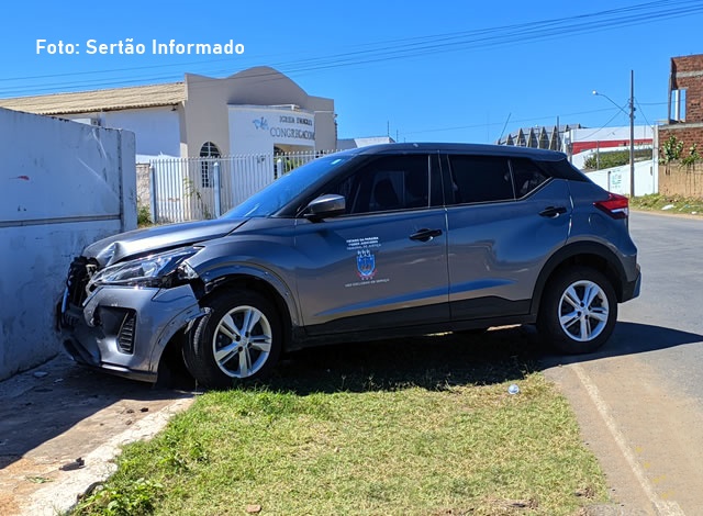 Motociclista fica ferido em colisão com carro na cidade de Sousa 