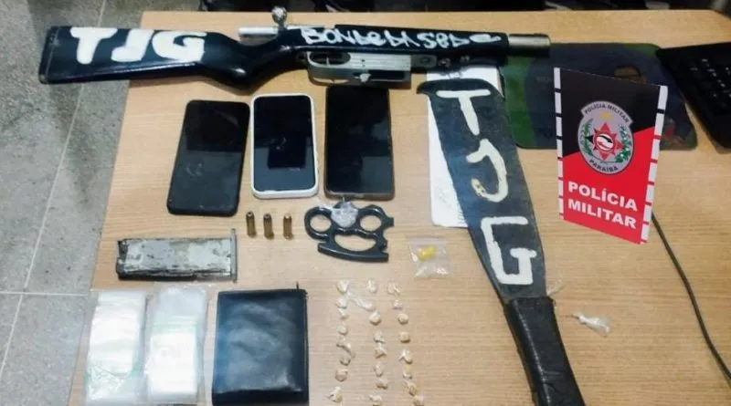  Armas e drogas foram apreendidas dentro da Sede de torcida organizada do Treze em Campina Grande