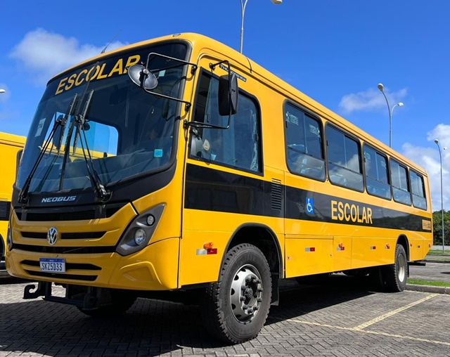 Patos recebe mais um ônibus escolar do Governo do Estado 