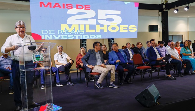 João Azevêdo entrega mais 60 ônibus escolares e garante conforto e segurança no transporte de alunos paraibanos