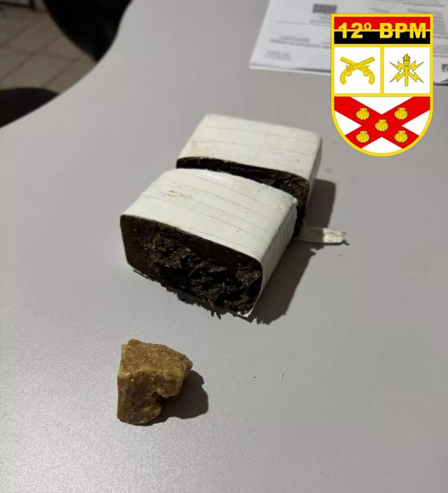 PM apreende crack e maconha, mulher é levada à delegacia 