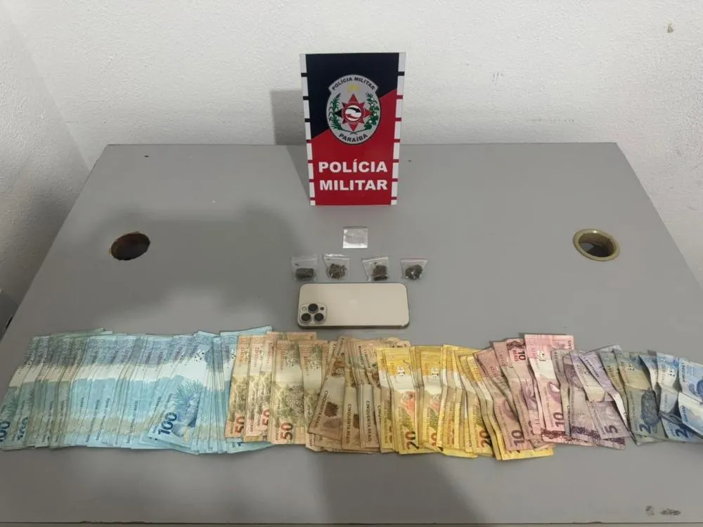 Homem é preso com drogas e mais de R$ 11 mil após ação da ROTAM no bairro Jardim Queiroz, em Patos