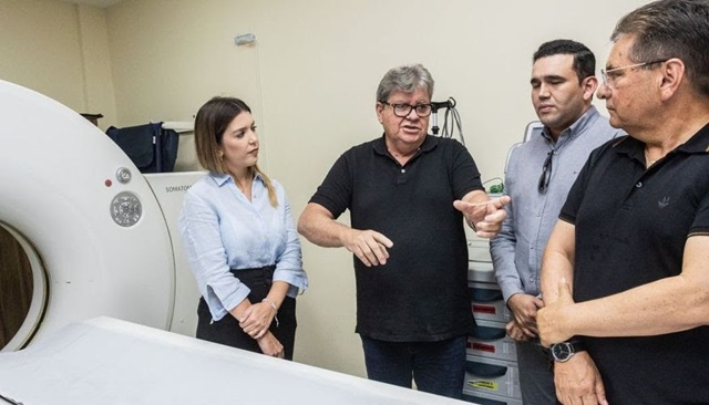 Adriano apresenta voto de aplauso a João Azevedo e secretário de saúde por repasse de R$ 30 milhões a hospitais universitários da PB 