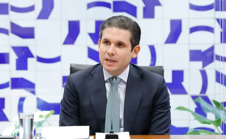 VÍDEO: Presidente da Câmara Federal, Hugo Motta faz balanço positivo de 2025 e aponta desafios para o ano eleitoral